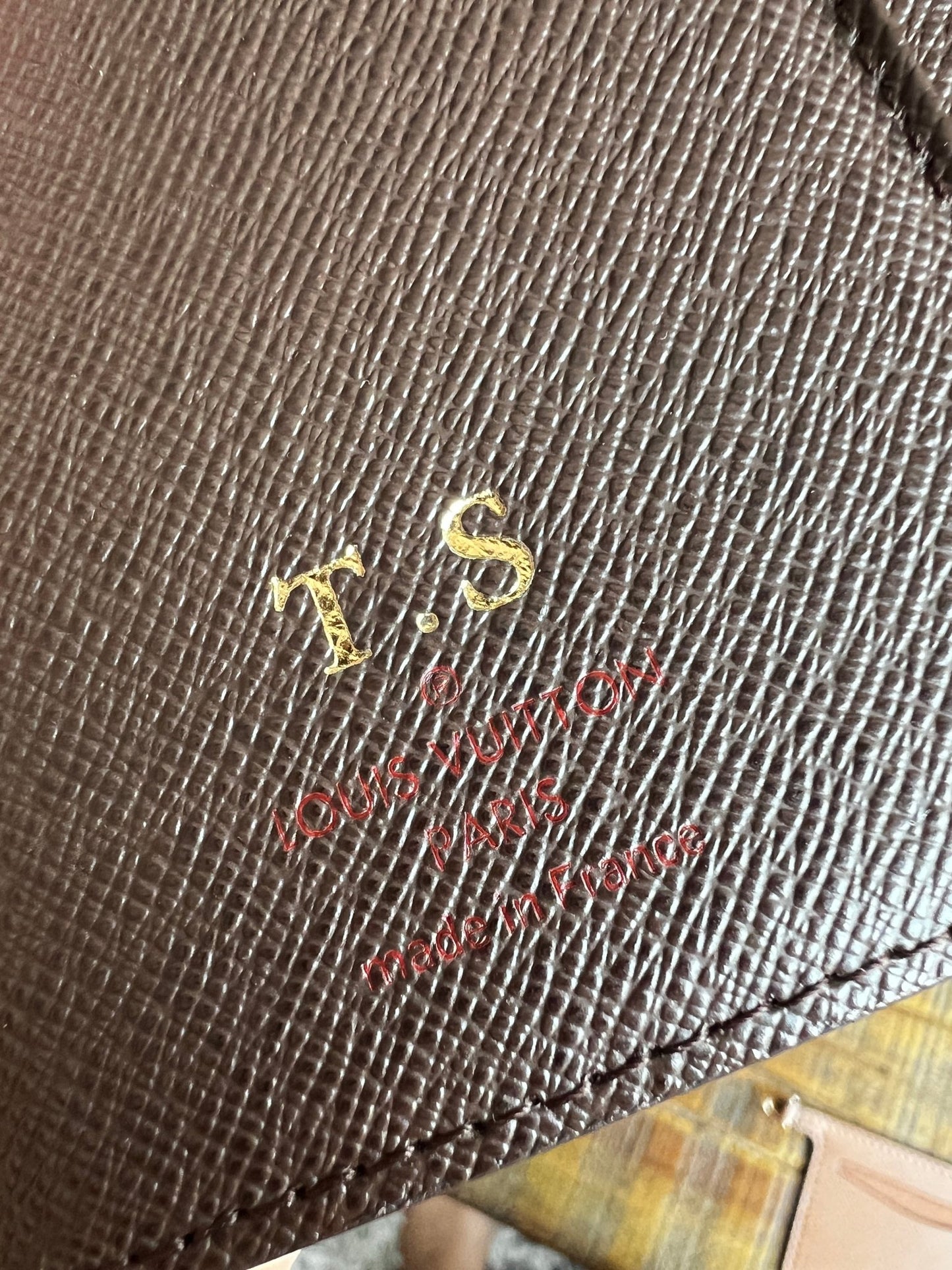 LOUIS VUITTON Damier Ebene Kiss Lock Portefeuille Viennois - Next Door Luxury