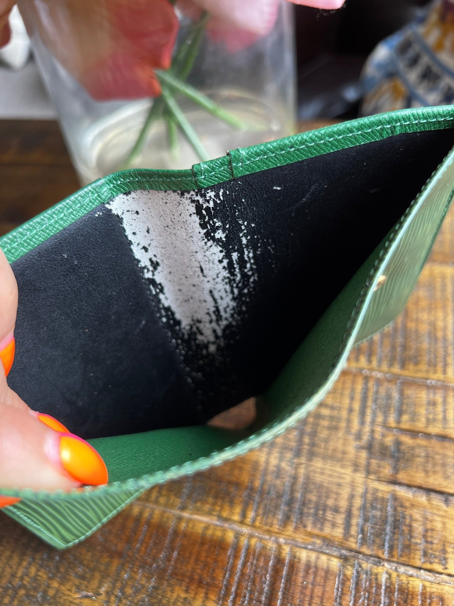 LOUIS VUITTON Vintage Epi Leather Kiss Lock Portefeuille Viennois - Next Door Luxury