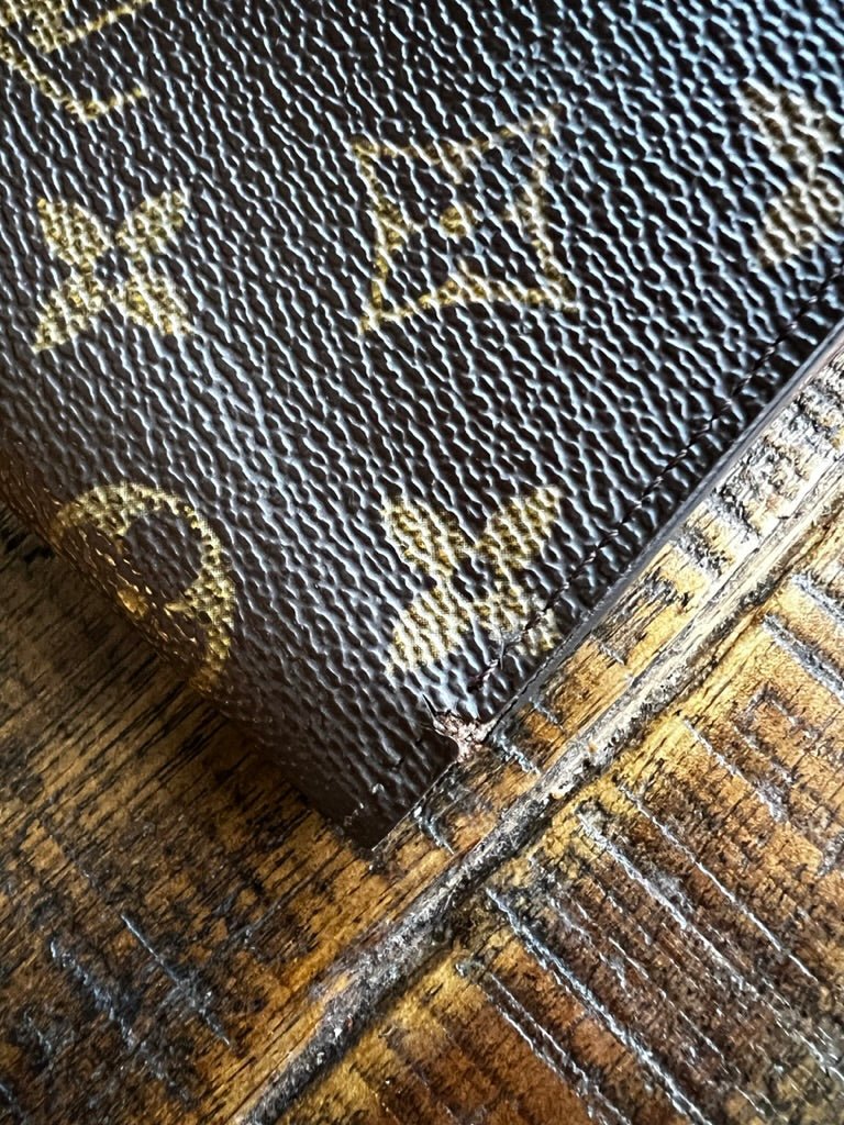 LOUIS VUITTON Vintage Monogram Kiss Lock Portefeuille Viennois - Next Door Luxury