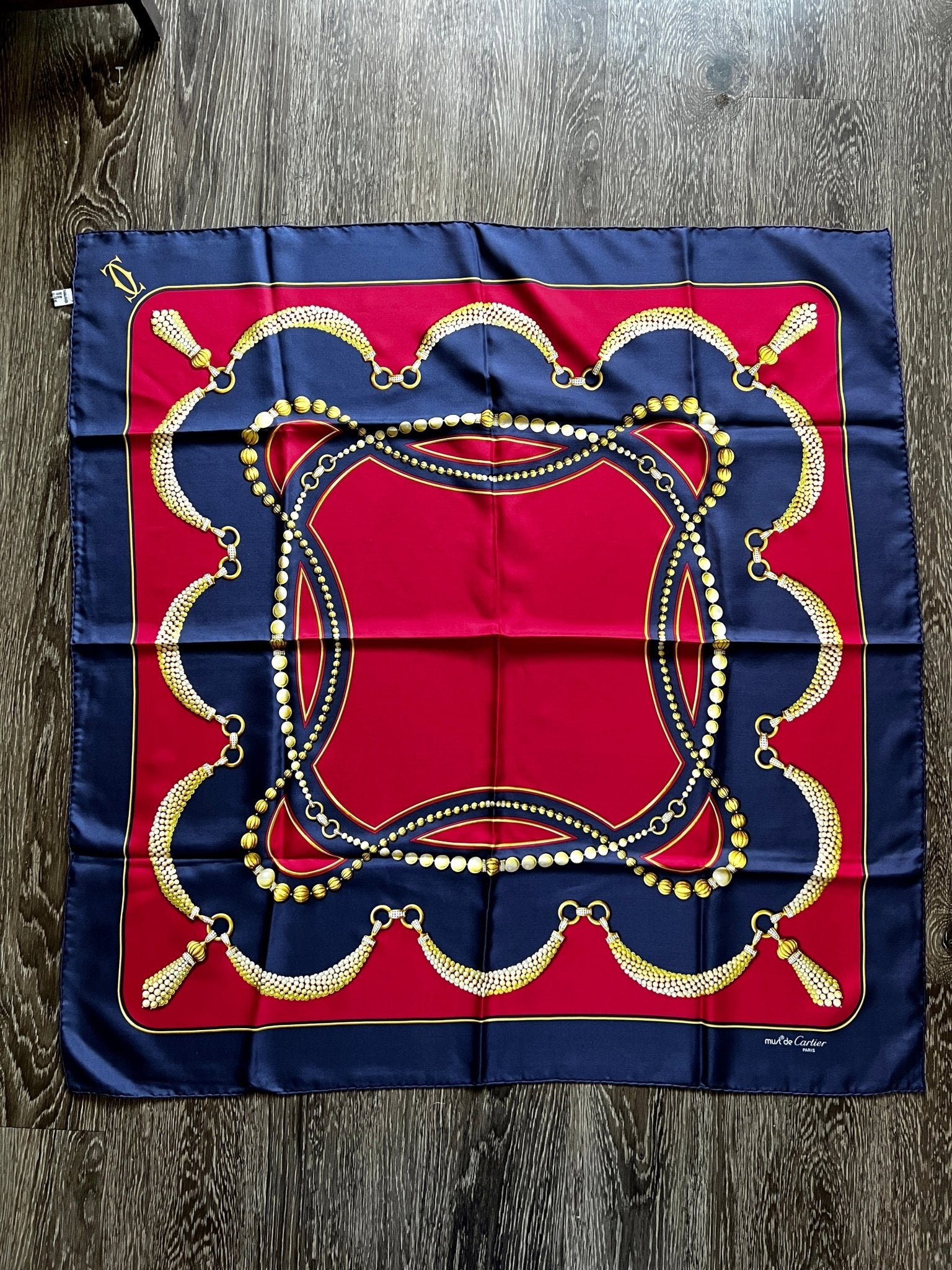 Store Cartier scarf