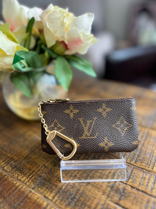 LOUIS VUITTON Monogram Key Cles - Next Door Luxury