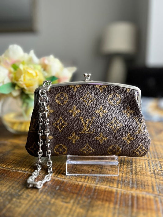 RESERVED | LOUIS VUITTION Rare Vintage Kiss Lock Pochette - Next Door Luxury